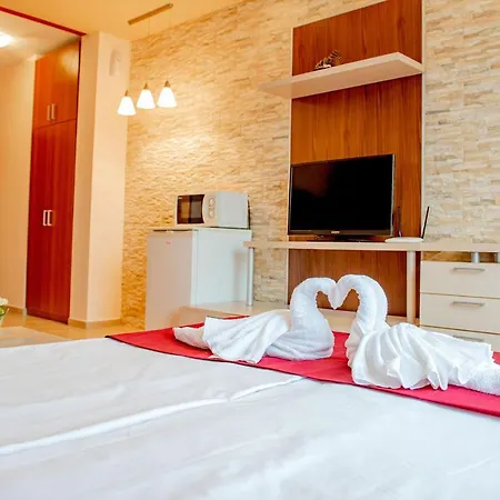 Life Апартамент *